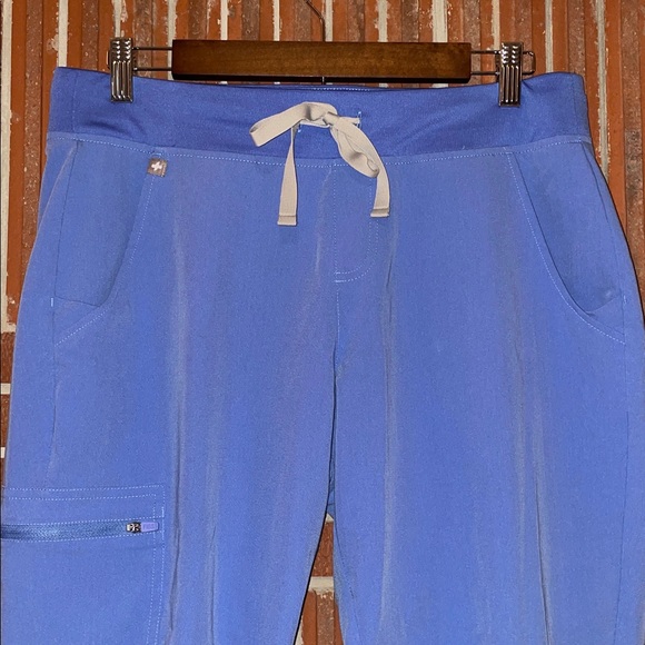 Figs Scrubs Technical Collection Zamora Jogger size medium petite - Picture 2 of 14